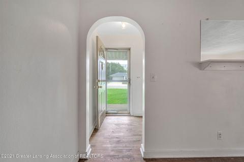 608 Clement Rd, Lansing, MI 48917 photo 4