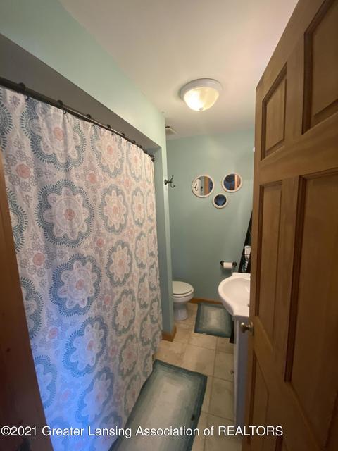 407 Strathmore Rd, Lansing, MI 48910 photo 11