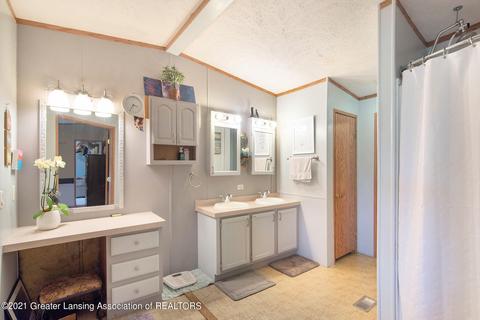 9546 Bond Rd, Dewitt, MI 48820 photo 17