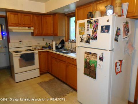 615 Bartlett St, Lansing, MI 48915 photo 5