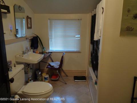 615 Bartlett St, Lansing, MI 48915 photo 12