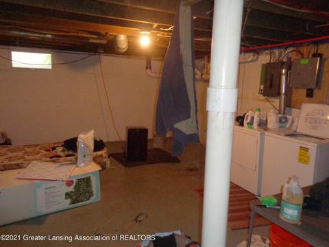 615 Bartlett St, Lansing, MI 48915 photo 18