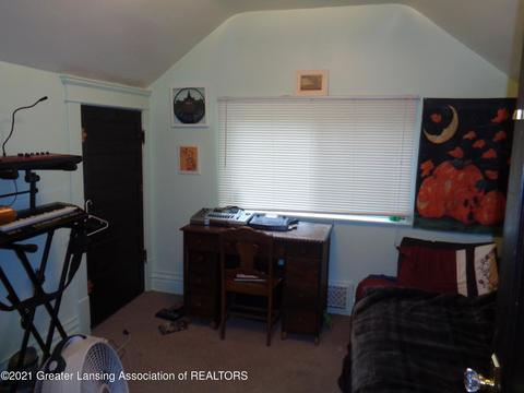 615 Bartlett St, Lansing, MI 48915 photo 11