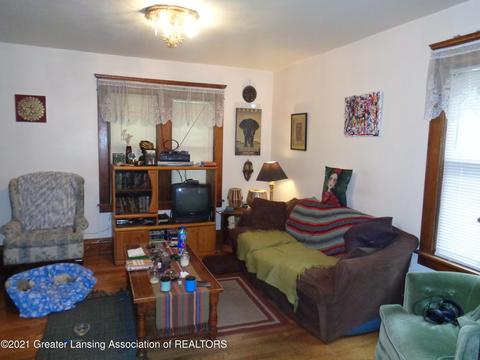 615 Bartlett St, Lansing, MI 48915 photo 3