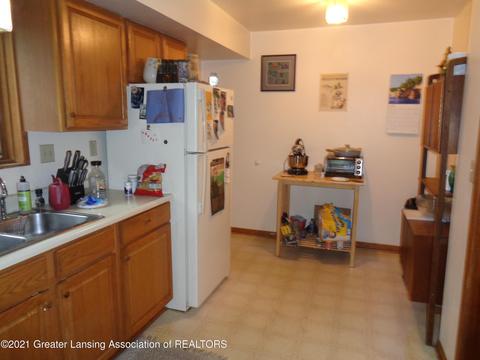 615 Bartlett St, Lansing, MI 48915 photo 6