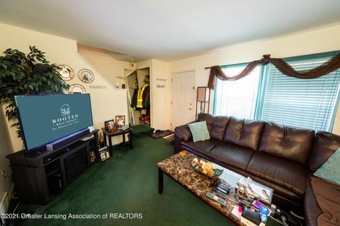 6358 Beechfield Dr, Lansing, MI 48911 photo 2