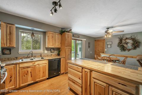 5935 E Centerline Rd, Saint Johns, MI 48879 photo 13
