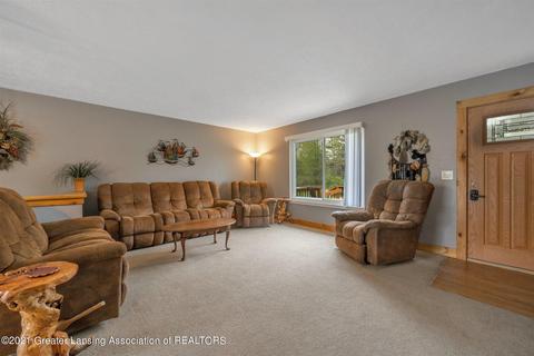 5935 E Centerline Rd, Saint Johns, MI 48879 photo 7