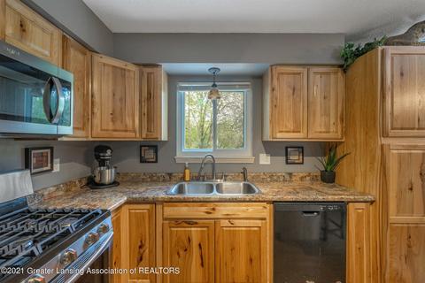 5935 E Centerline Rd, Saint Johns, MI 48879 photo 12