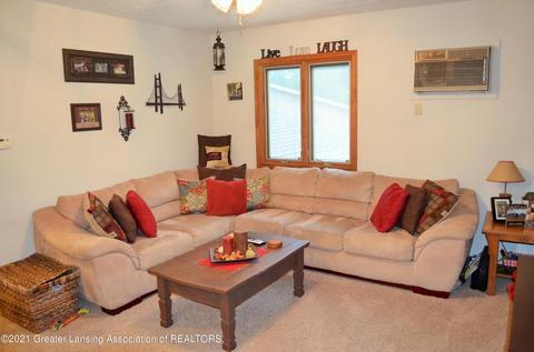 5720 Ridgeway Dr, Haslett, MI 48840 photo 3