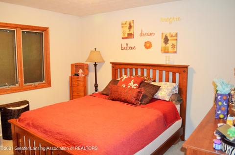 5720 Ridgeway Dr, Haslett, MI 48840 photo 7