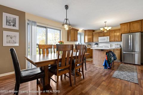 208 Oakwood Dr, Dewitt, MI 48820 photo 11
