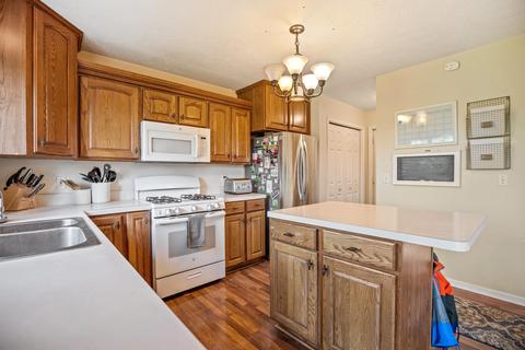 208 Oakwood Dr, Dewitt, MI 48820 photo 6
