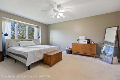 208 Oakwood Dr, Dewitt, MI 48820 photo 17