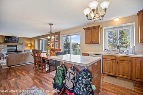 208 Oakwood Dr, Dewitt, MI 48820 photo 7