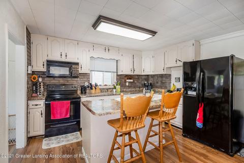 132 N Franklin St, Maple Rapids, MI 48853 photo 12