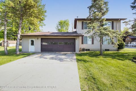 132 N Franklin St, Maple Rapids, MI 48853 photo 2