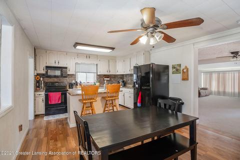 132 N Franklin St, Maple Rapids, MI 48853 photo 10