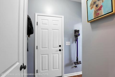 1083 Oakwood Dr, Dewitt, MI 48820 photo 15