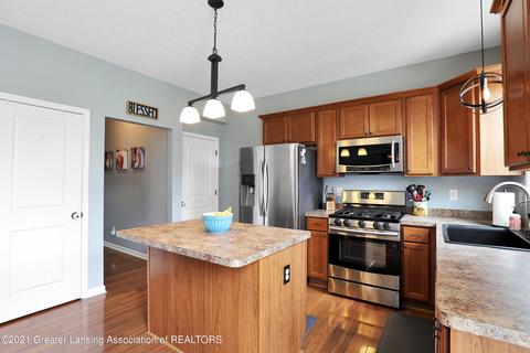 1083 Oakwood Dr, Dewitt, MI 48820 photo 6
