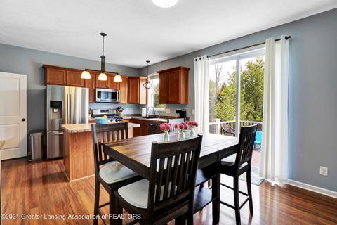 1083 Oakwood Dr, Dewitt, MI 48820 photo 8