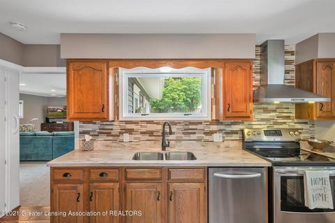 1109 Ledge Ln, Grand Ledge, MI 48837 photo 10
