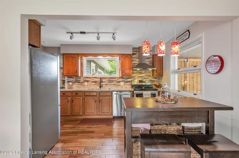 1109 Ledge Ln, Grand Ledge, MI 48837 photo 9