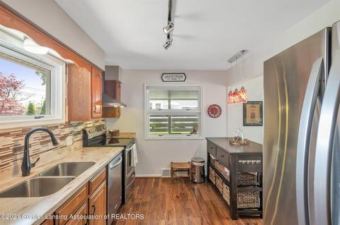 1109 Ledge Ln, Grand Ledge, MI 48837 photo 12