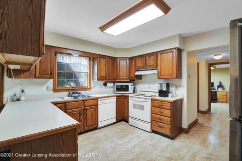 3181 Old Hickory Trl, Dewitt, MI 48820 photo 11