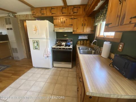 1031 Thompson Dr, Stanton, MI 48888 photo 9