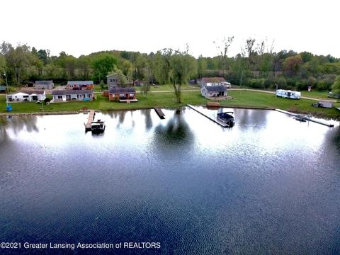 1031 Thompson Dr, Stanton, MI 48888 photo 32