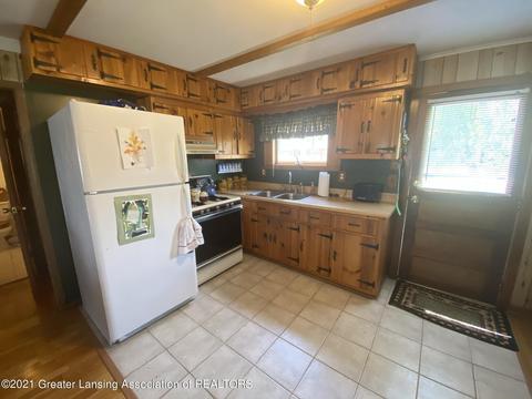 1031 Thompson Dr, Stanton, MI 48888 photo 10