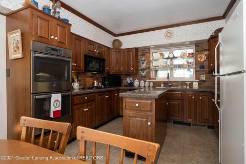725 E Ash St, Mason, MI 48854 photo 6