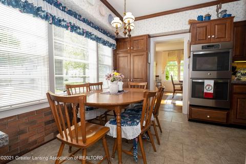 725 E Ash St, Mason, MI 48854 photo 8