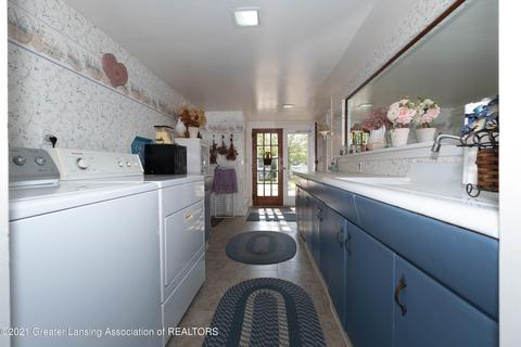 725 E Ash St, Mason, MI 48854 photo 4