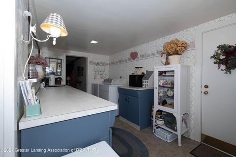 725 E Ash St, Mason, MI 48854 photo 3