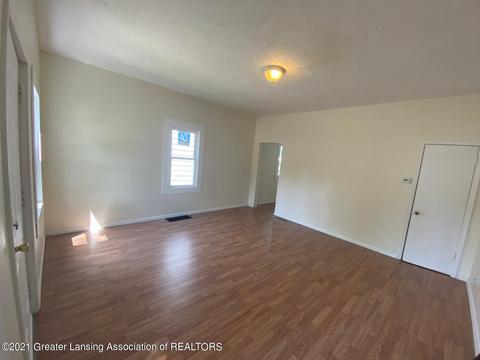 1408 Christopher St, Lansing, MI 48906 photo 4