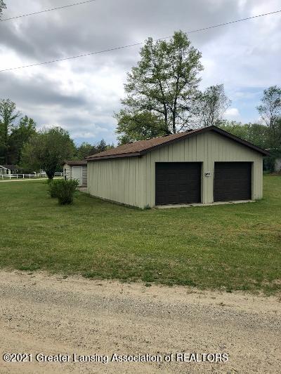 697 Roberts Dr, Harrison, MI 48625 photo 11