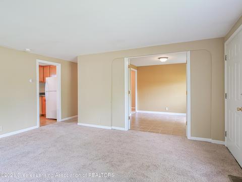 2816 Risley Dr, Lansing, MI 48917 photo 2