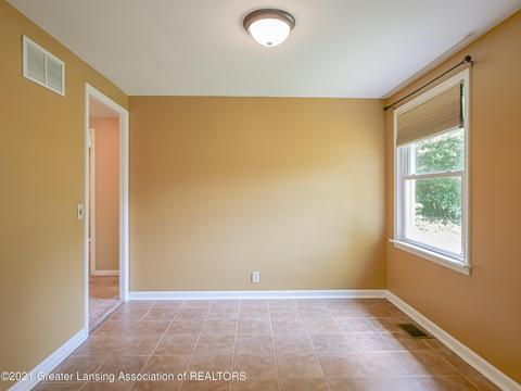 2816 Risley Dr, Lansing, MI 48917 photo 5