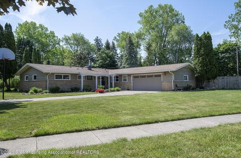 1035 Woodside Dr, Haslett, MI 48840 photo 21