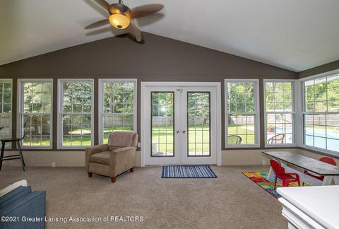 1035 Woodside Dr, Haslett, MI 48840 photo 5