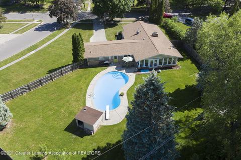 1035 Woodside Dr, Haslett, MI 48840 photo 2