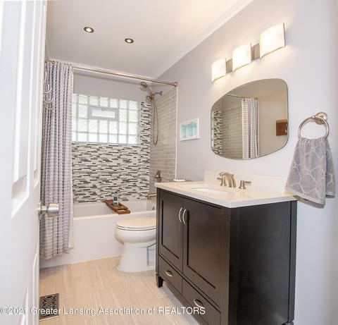 1035 Woodside Dr, Haslett, MI 48840 photo 17
