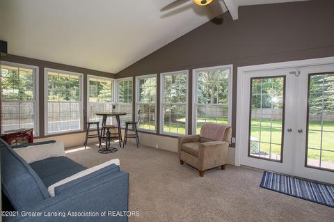 1035 Woodside Dr, Haslett, MI 48840 photo 6