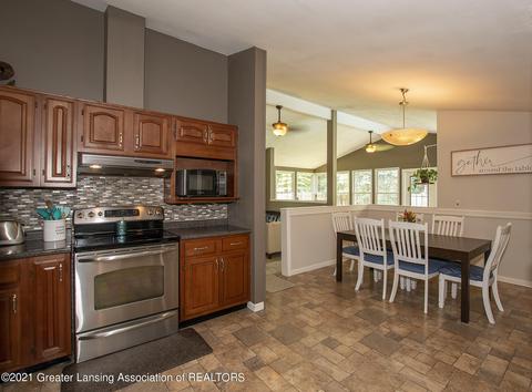 1035 Woodside Dr, Haslett, MI 48840 photo 13