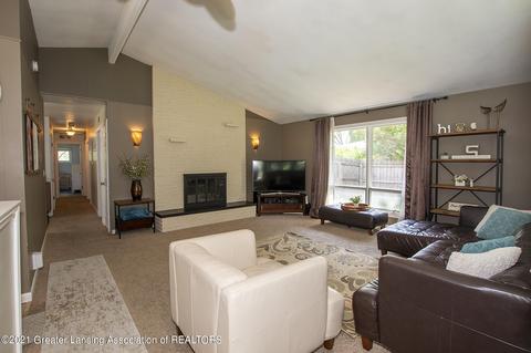 1035 Woodside Dr, Haslett, MI 48840 photo 4