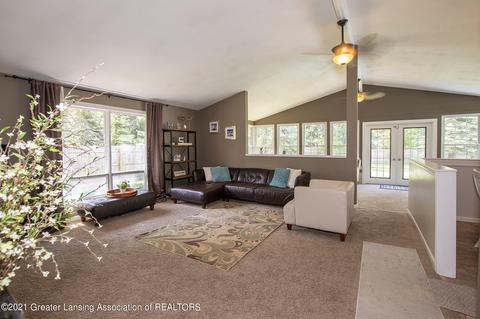1035 Woodside Dr, Haslett, MI 48840 photo 3