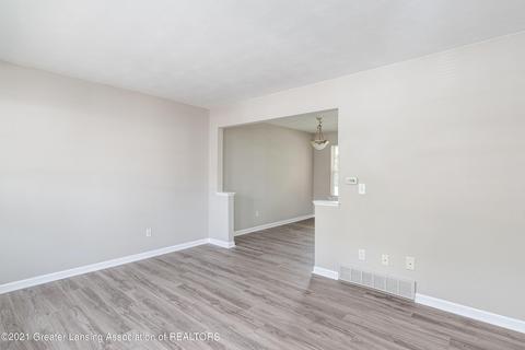 6311 Beechfield Dr, Lansing, MI 48911 photo 2
