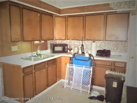 701 E Higham St, Saint Johns, MI 48879 photo 6